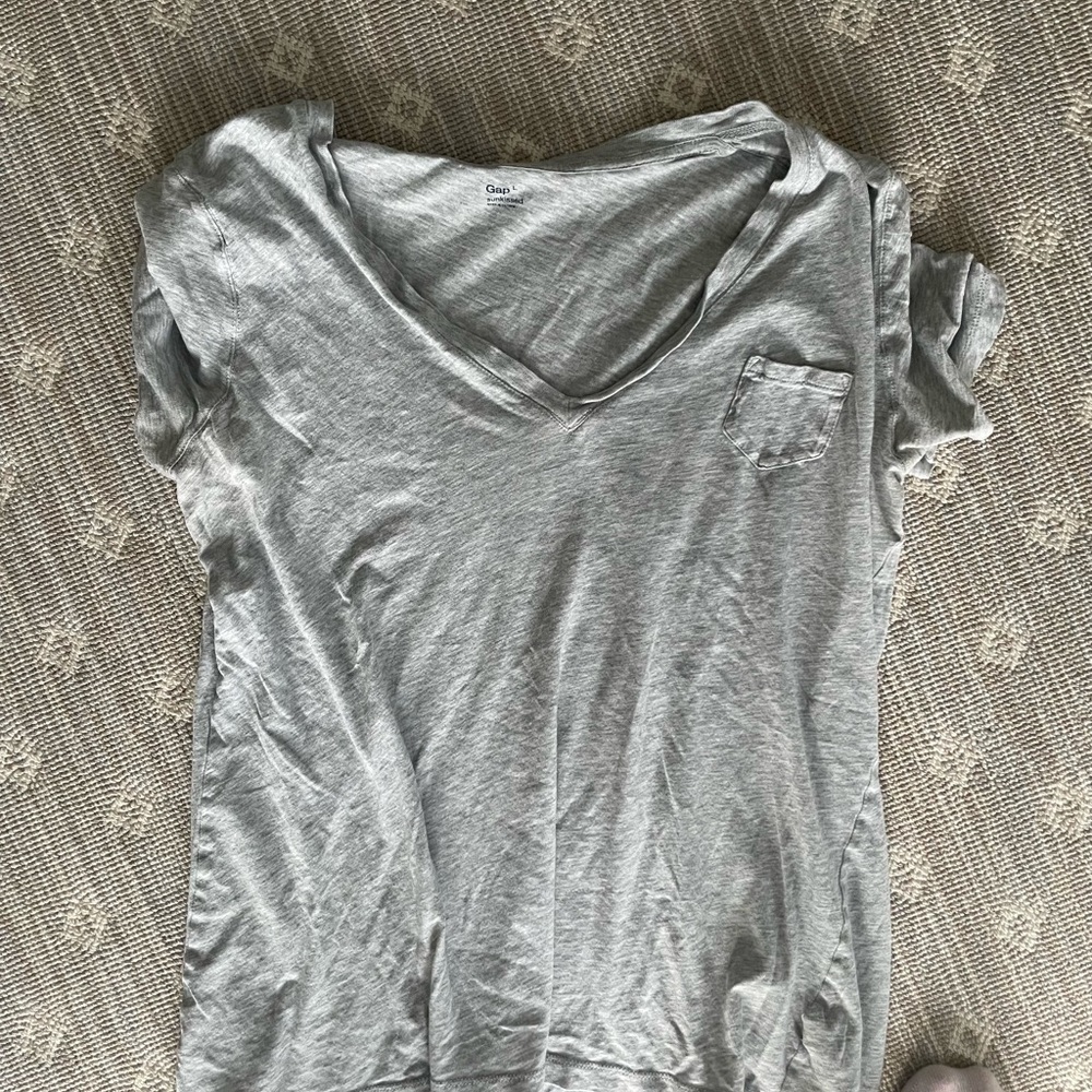 Gap Sunkissed V-Neck